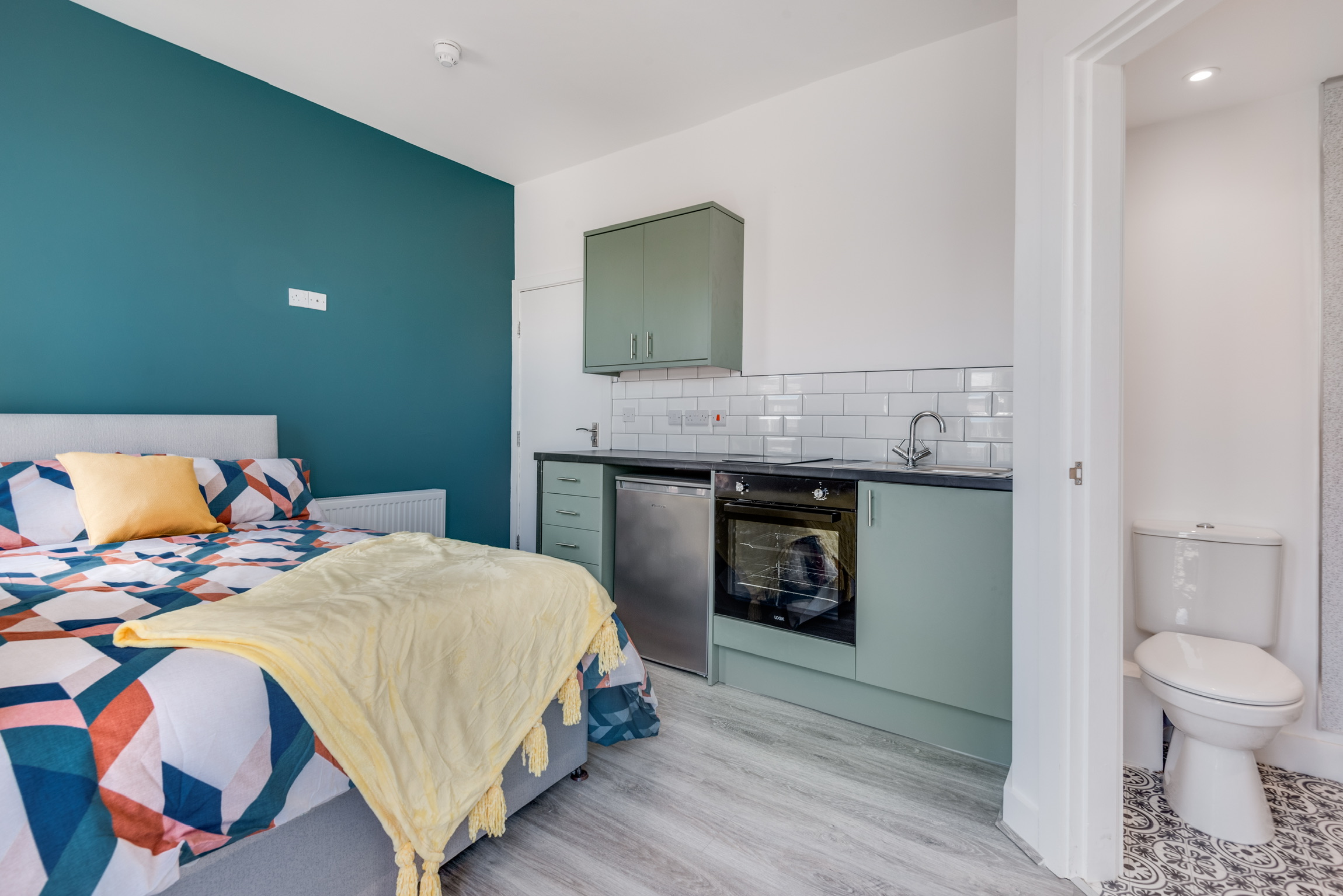 HMO Studio room with ensuites and kitchenettes 